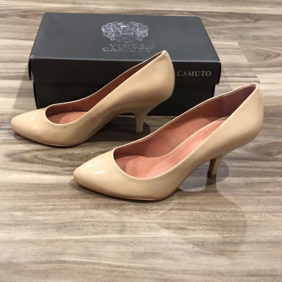 Vince Camuto heels size 7W - Picture 3 of 10